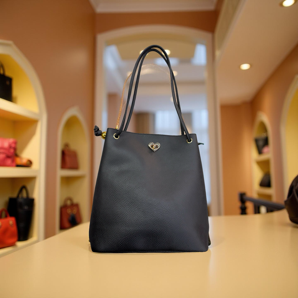Elegant Leather-Finish Tote Bag – Timeless Style, Everyday Function