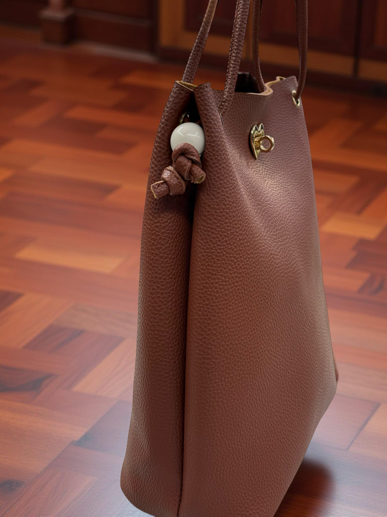 Elegant Leather-Finish Tote Bag – Timeless Style, Everyday Function