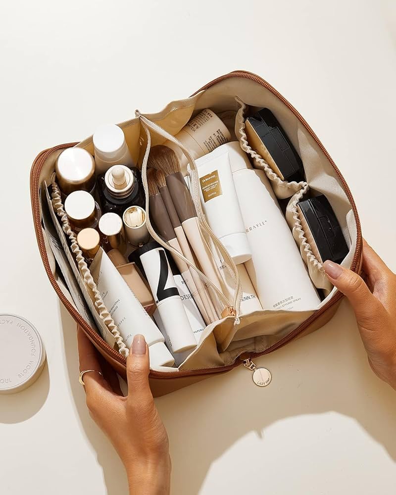 Makeup Pouch, Large Capacity Cosmetic Travel Bag, Women's Makeup Travel Bag Portable Leather Cosmetics Bag, Makeup Bags with Handle and Divider, Wide Opening Makeup Organizer