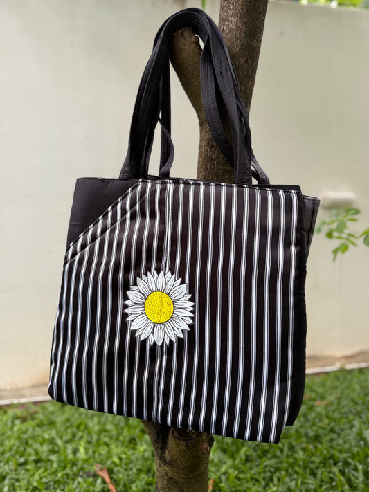 SunDaisy Classic Striped Tote