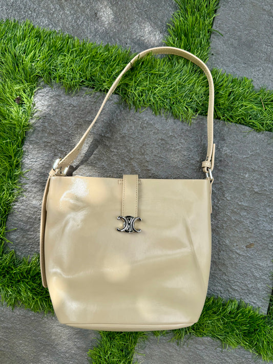 Classic Beige Shoulder Bag – Elegant Gloss Finish